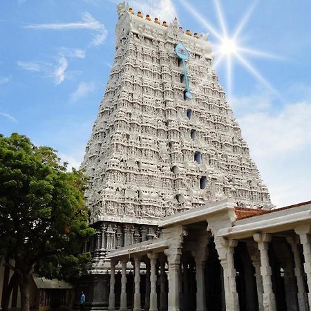 Thiruchendur Stayz Vairavel Residency Tiruchchendūr 外观 照片