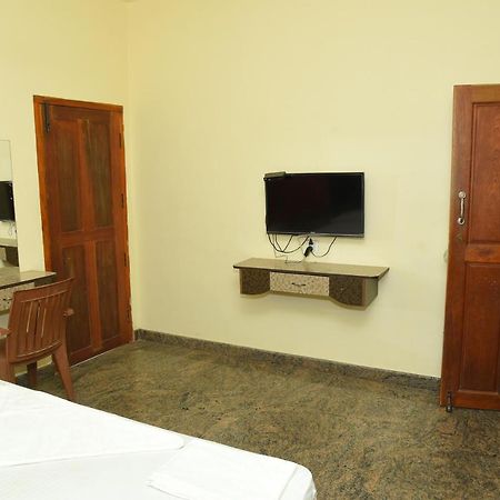 Thiruchendur Stayz Vairavel Residency Tiruchchendūr 外观 照片