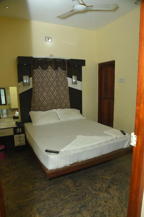 Thiruchendur Stayz Vairavel Residency Tiruchchendūr 外观 照片