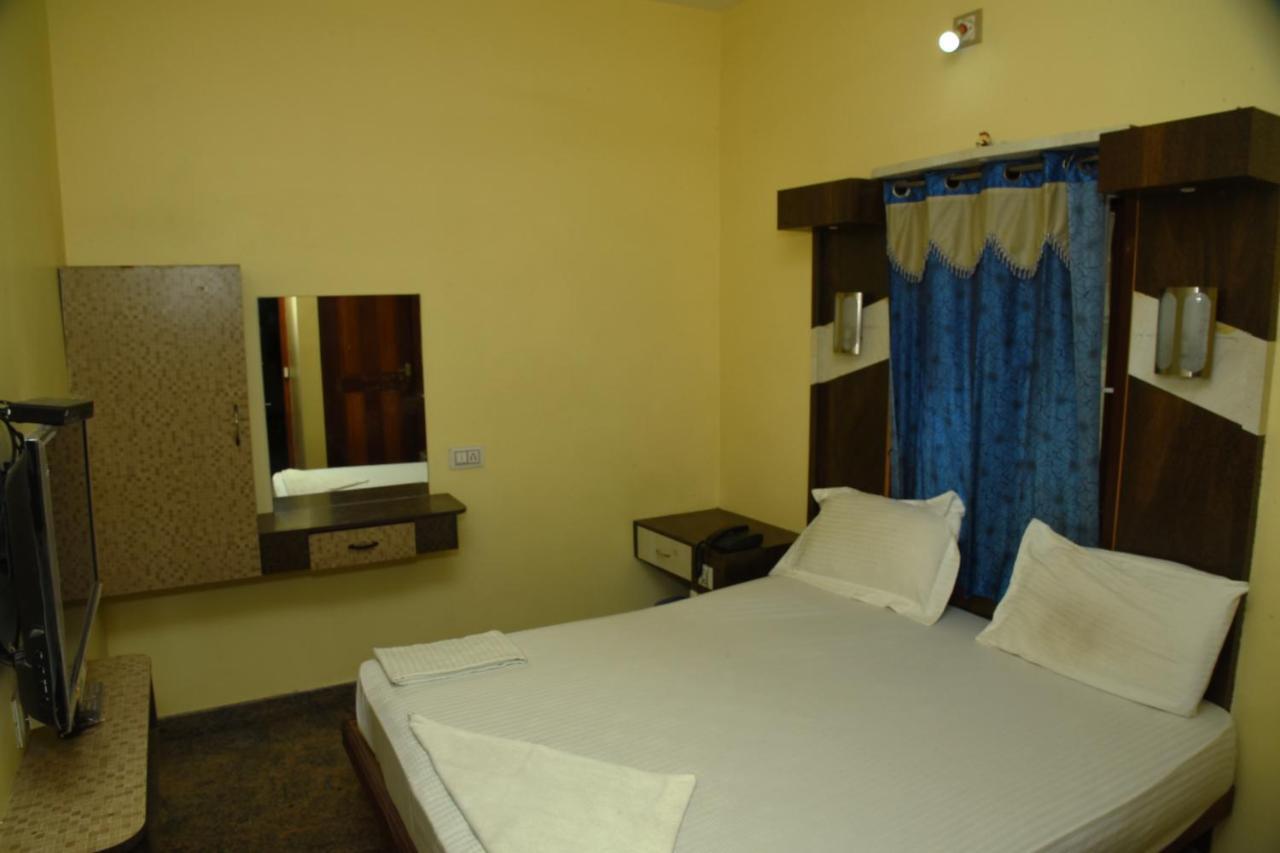 Thiruchendur Stayz Vairavel Residency Tiruchchendūr 外观 照片