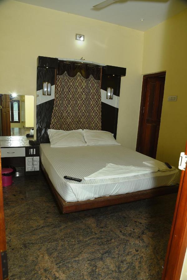Thiruchendur Stayz Vairavel Residency Tiruchchendūr 外观 照片