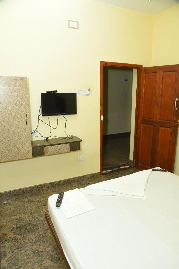 Thiruchendur Stayz Vairavel Residency Tiruchchendūr 外观 照片