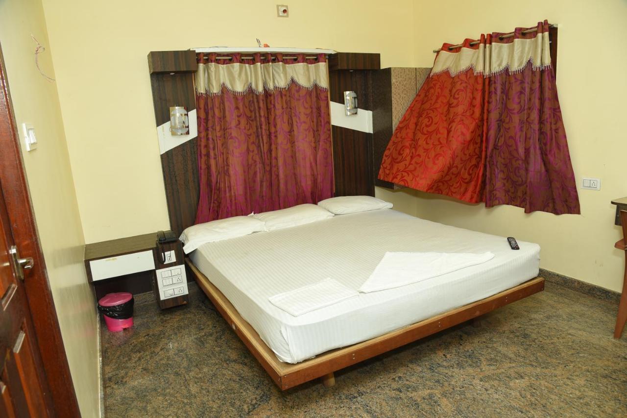 Thiruchendur Stayz Vairavel Residency Tiruchchendūr 外观 照片
