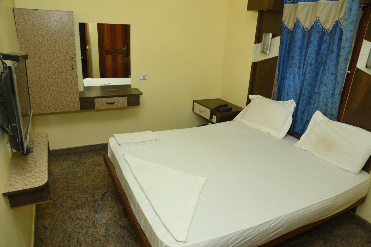 Thiruchendur Stayz Vairavel Residency Tiruchchendūr 外观 照片